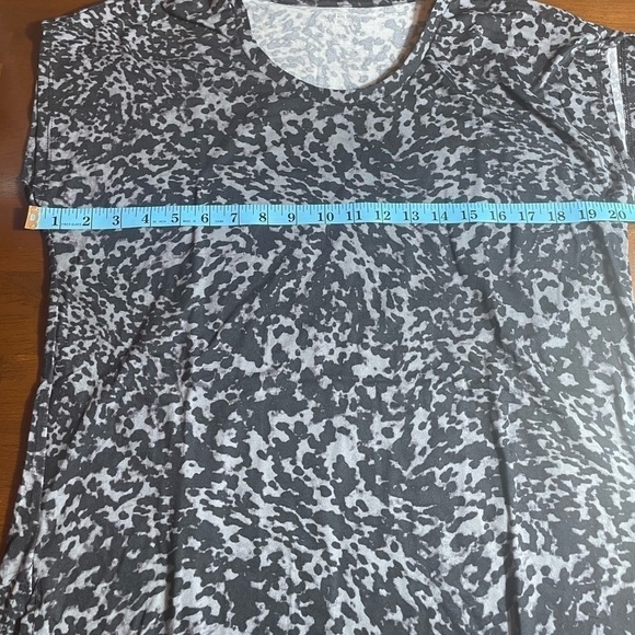 𝅺H HALSTON STUDIO Scoop Neck Patterned High/low T-shirt ABSTRACT ANIMAL - Picture 9 of 14